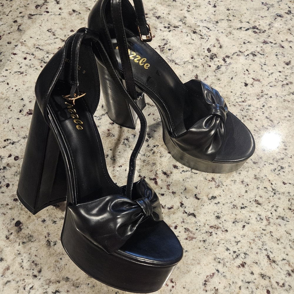 Heels 9 - Picture 2 of 6